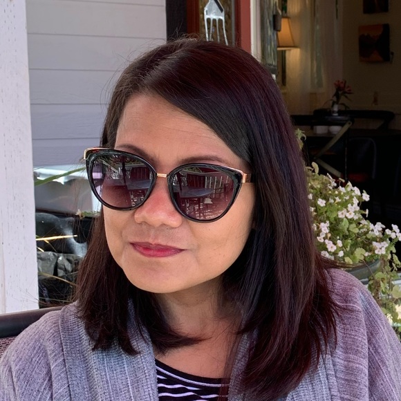 Meet your Posher, Rosalie - Picture 1 of 2